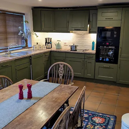 Maple Cottage, Stylish For 6 Near The District