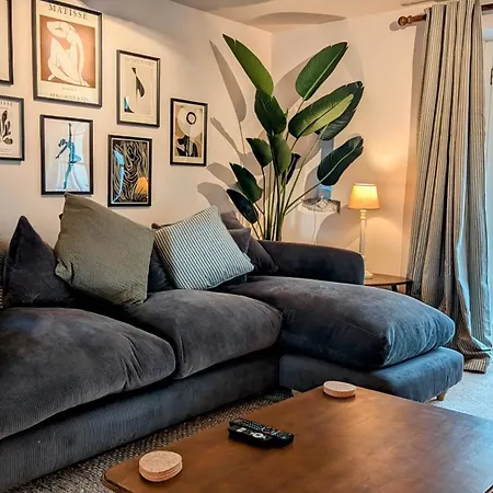 Maple Cottage, Stylish For 6 Near The District Holiday home
