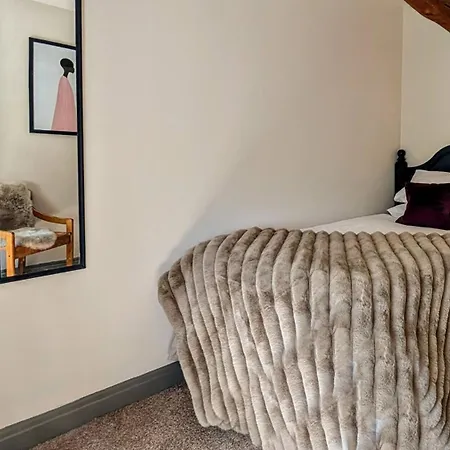 Дом отдыха Maple Cottage, Stylish For 6 Near The District *