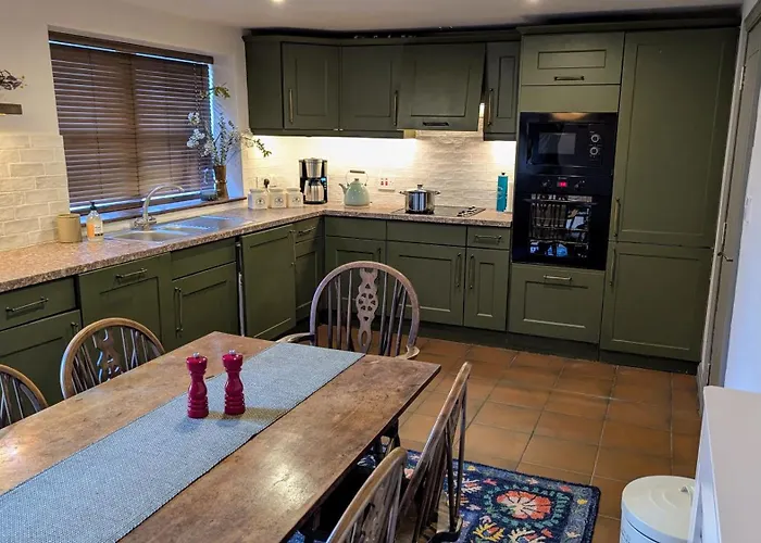 Maple Cottage, Stylish For 6 Near The District