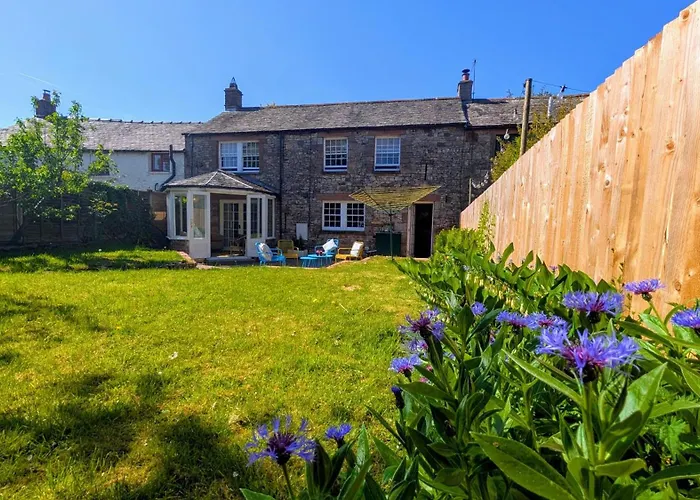 Дом отдыха Maple Cottage, Stylish For 6 Near The District *