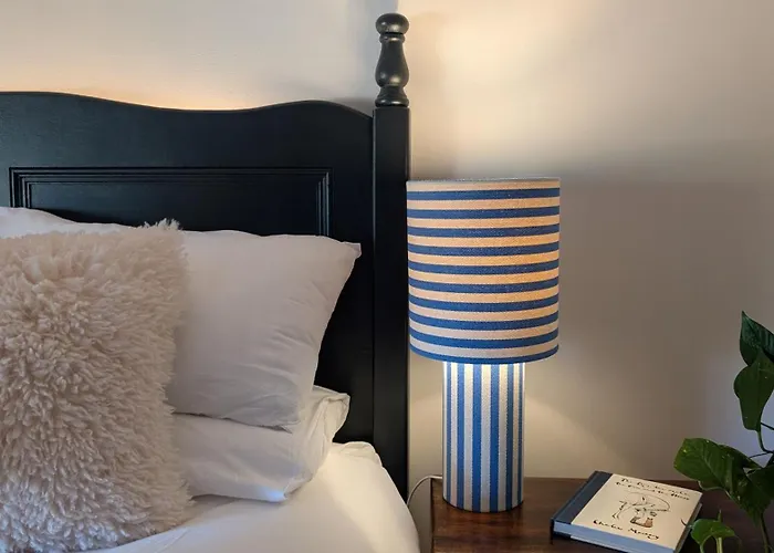 Maple Cottage, Stylish For 6 Near The District *