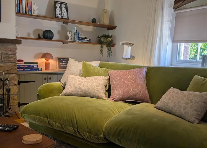 Дом отдыха Maple Cottage, Stylish For 6 Near The District