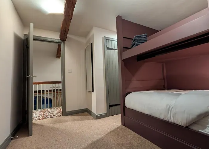 Дом отдыха Maple Cottage, Stylish For 6 Near The District *