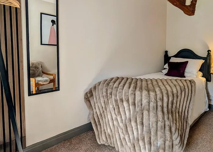 Дом отдыха Maple Cottage, Stylish For 6 Near The District *